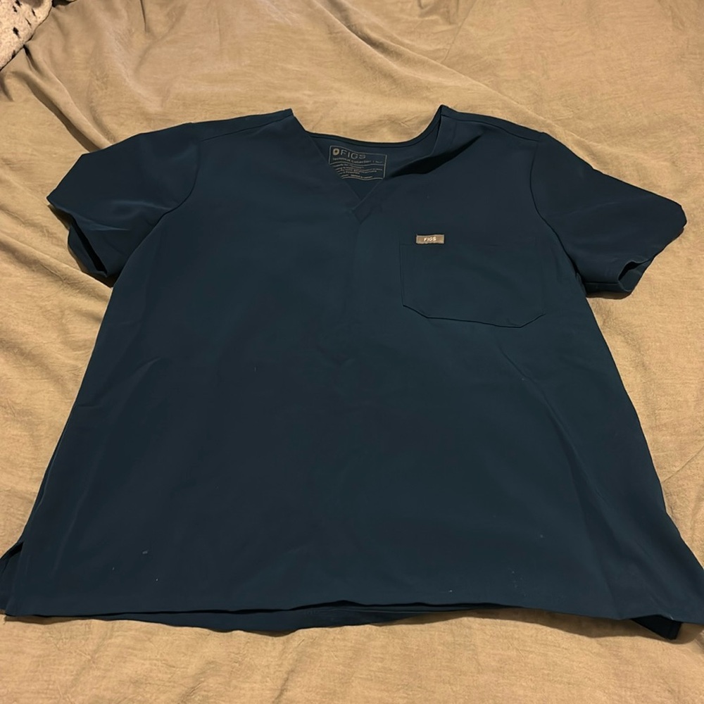Figs scrub top
